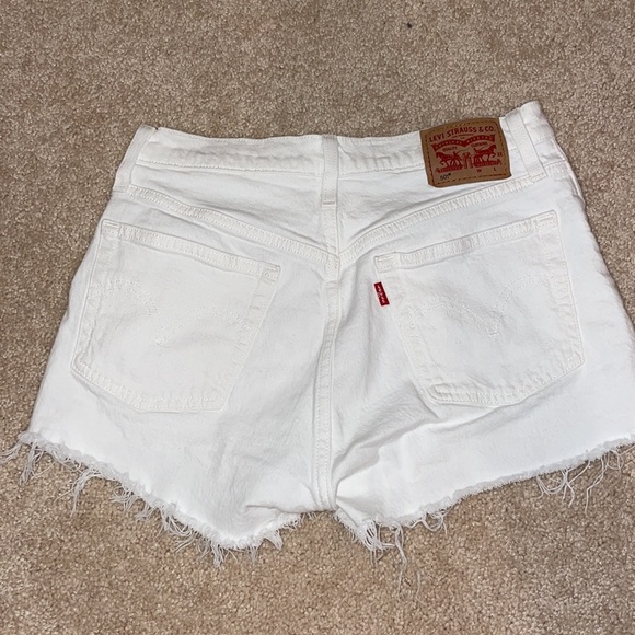 Levi’s 501 Shorts - Picture 2 of 3